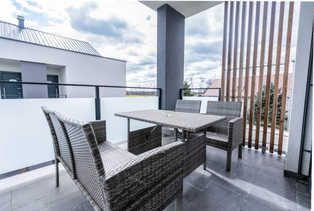 Apartments Sunrise Бановці Екстер'єр фото