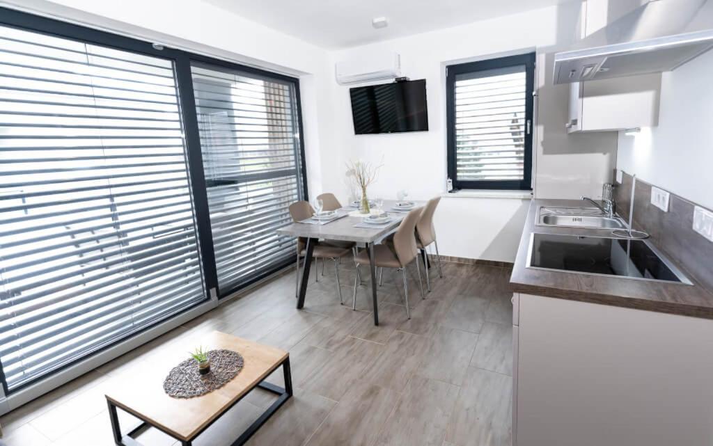 Apartments Sunrise Бановці Екстер'єр фото